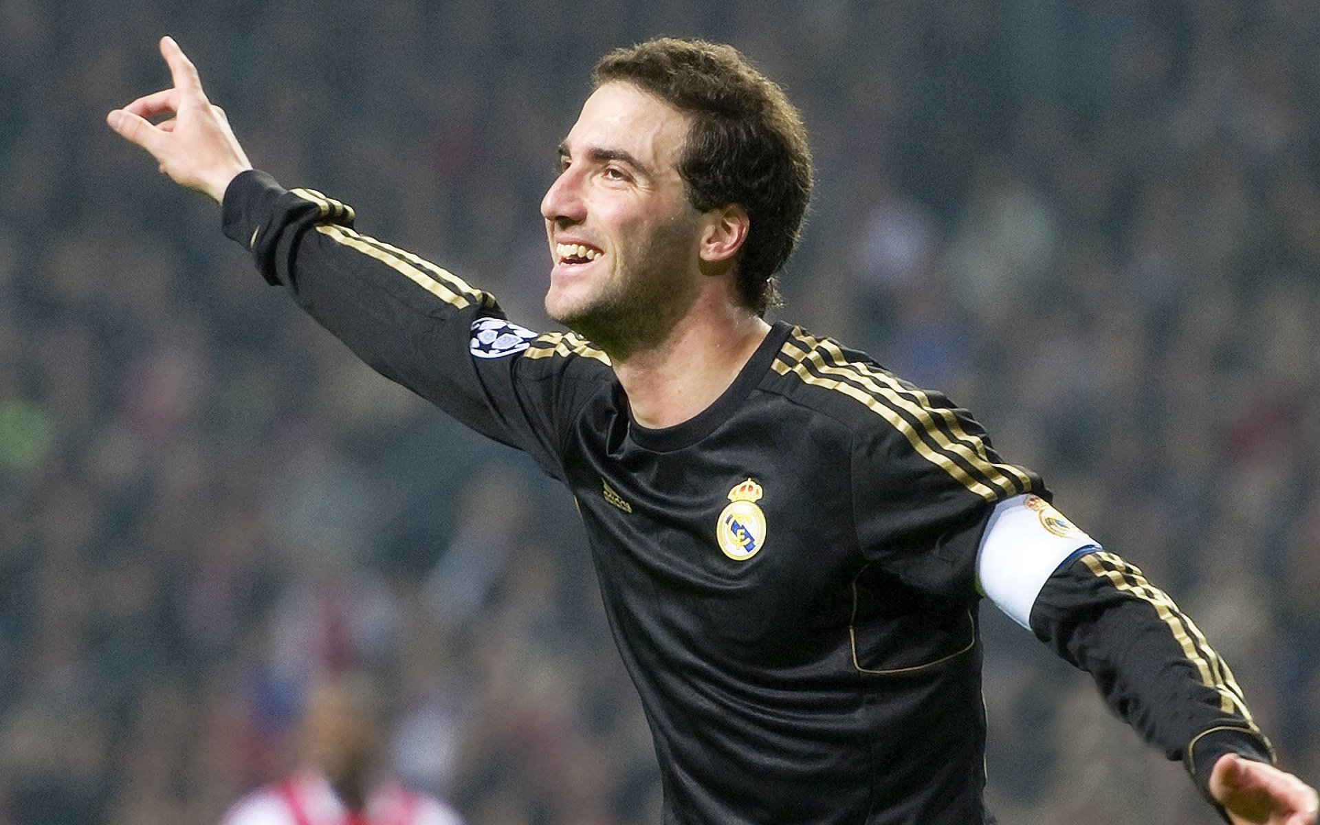 爱游戏体育平台-英超疯狂反击：速度与力量的极致演绎，英超 速度