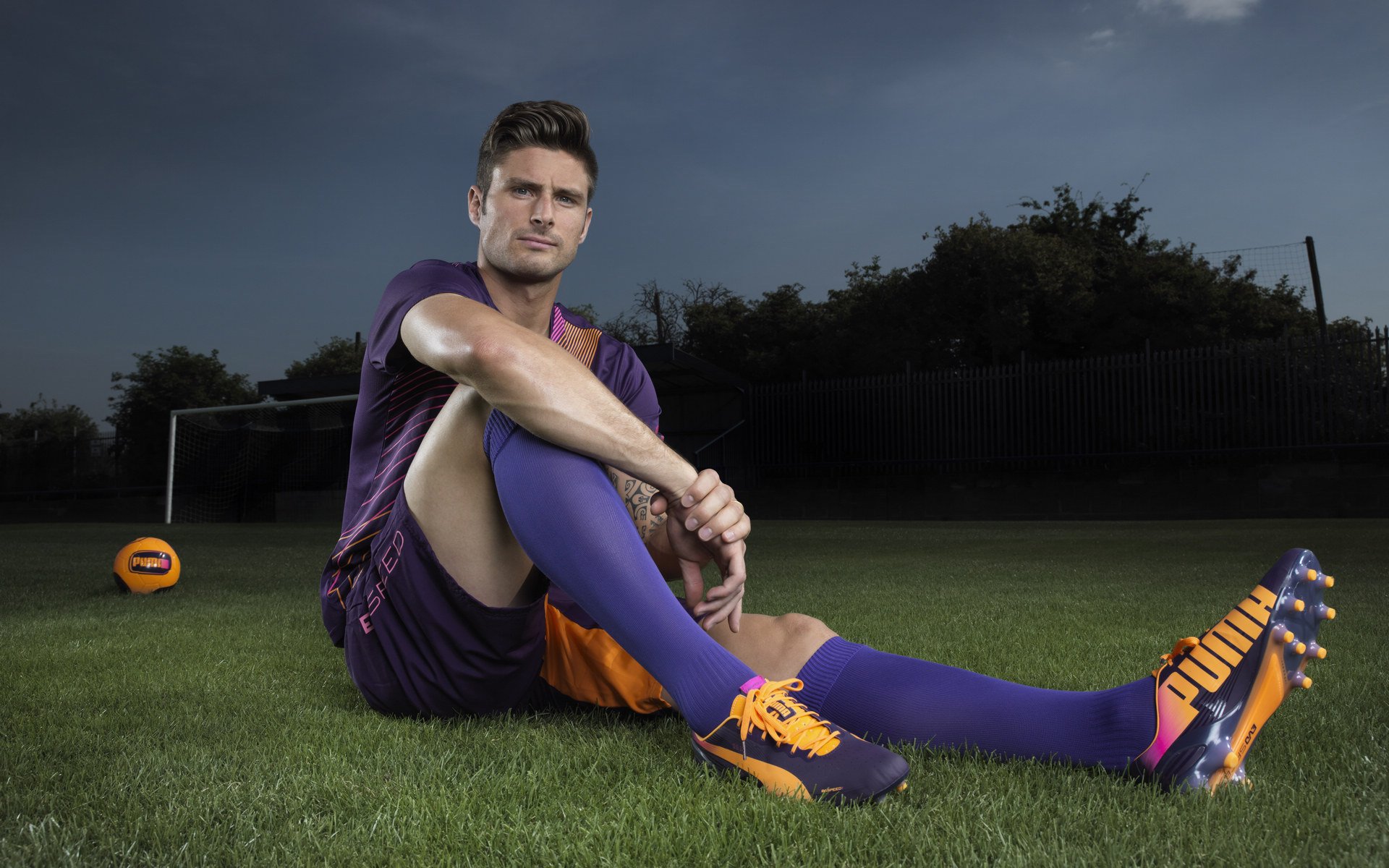 黄蜂老将参加青训营为孩子讲述经验，黄蜂老板