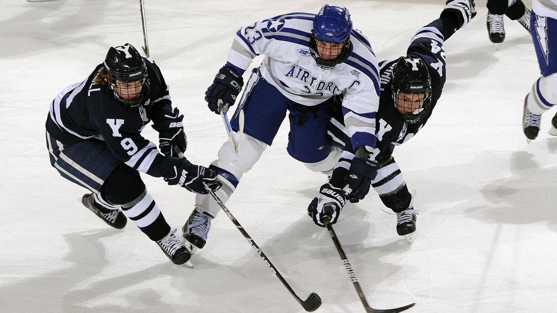 AYX GAMING-瑞士守门员戴滑雪镜上场，时尚感满分，瑞士足球守门员