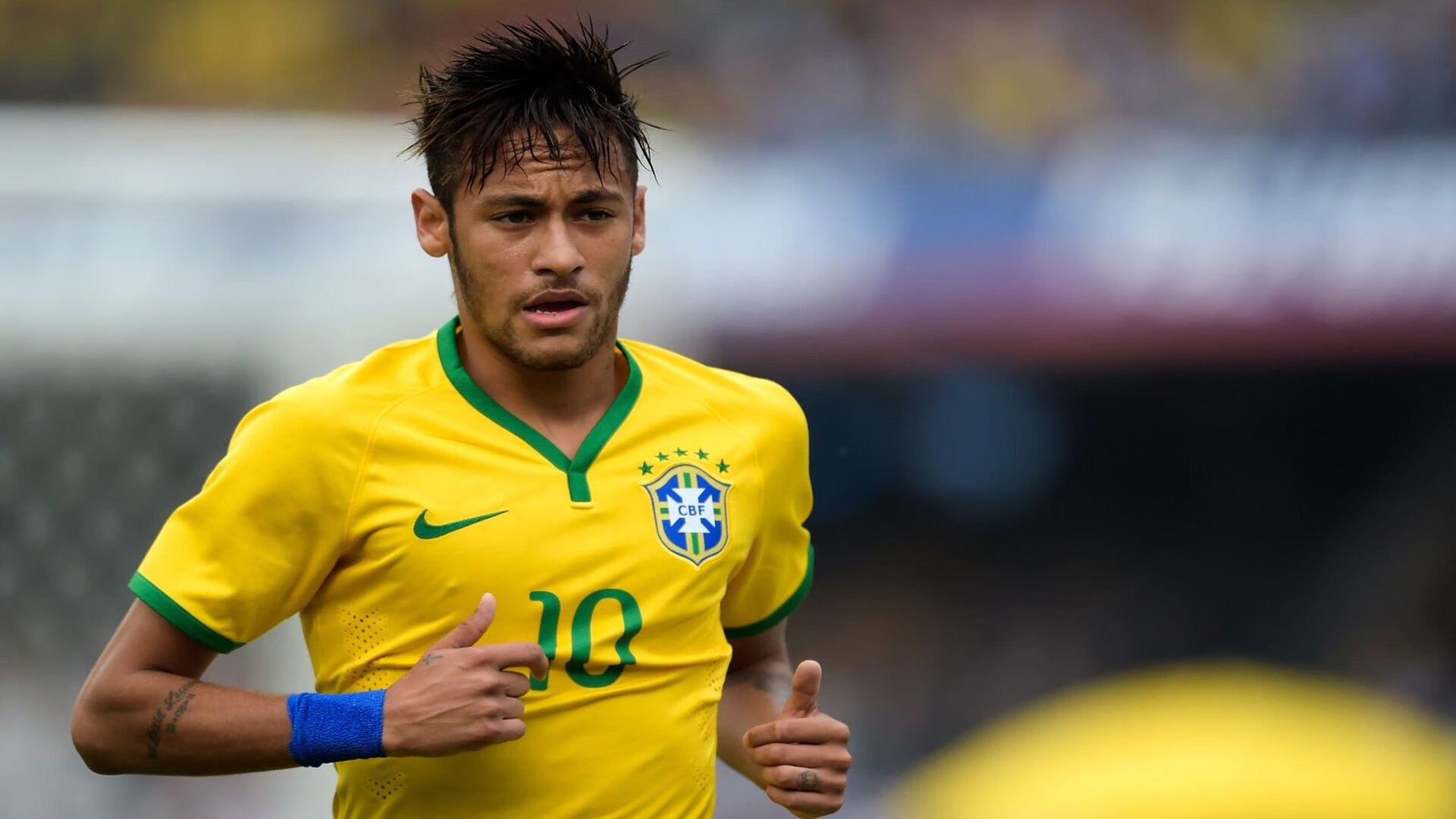 爱游戏-绿地足球趣味运动会，锻炼身体娱乐心情，绿地集团运动会